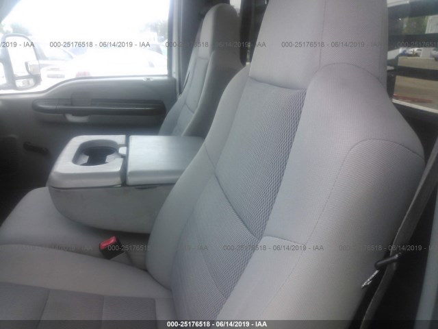 1FTWF31P46EB61842 - 2006 FORD F350 WHITE photo 8