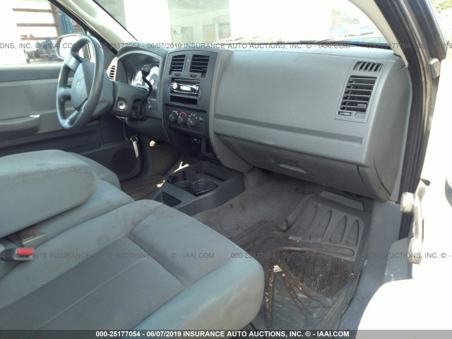 1D7HE22K55S273189 - 2005 DODGE DAKOTA GRAY photo 5