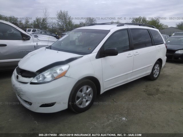 5TDZK23C18S186448 - 2008 TOYOTA SIENNA CE/LE WHITE photo 2