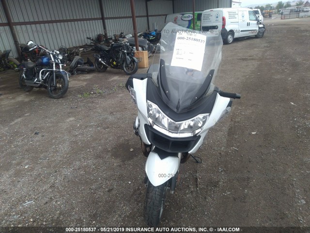 WB1044009DZW21795 - 2013 BMW R1200 RT WHITE photo 5