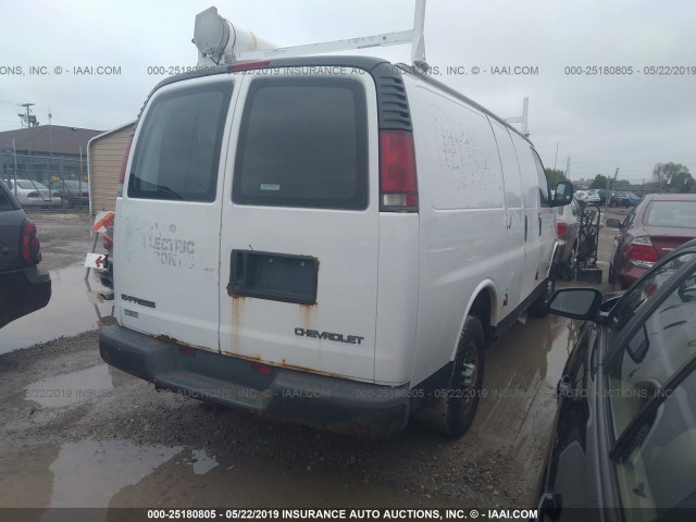 1GCGG25R5Y1251793 - 2000 CHEVROLET EXPRESS G2500  WHITE photo 4