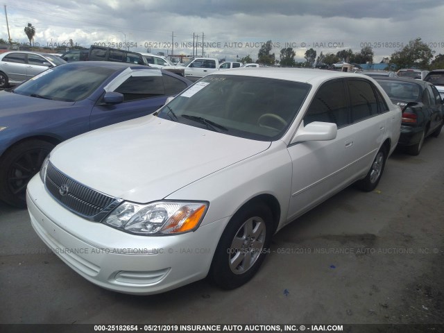 4T1BF28B6YU076976 - 2000 TOYOTA AVALON XL/XLS WHITE photo 2