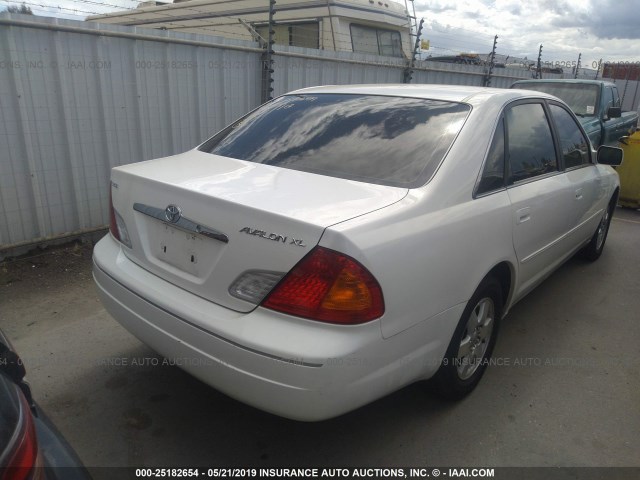 4T1BF28B6YU076976 - 2000 TOYOTA AVALON XL/XLS WHITE photo 4