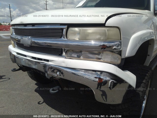 3GNGK26G72G180544 - 2002 CHEVROLET SUBURBAN K2500 WHITE photo 6