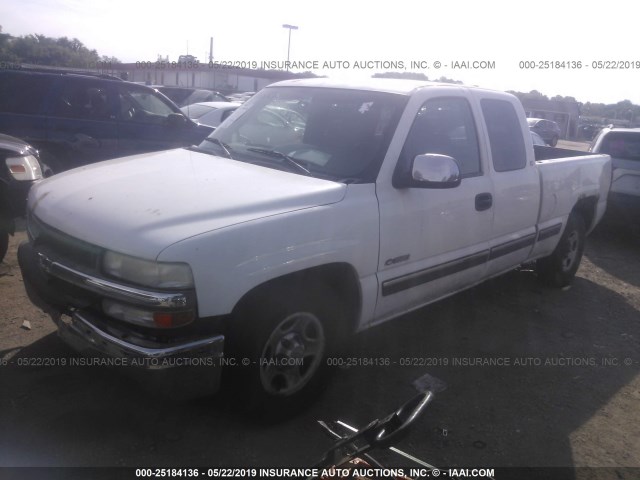 2GCEC19V0Y1259007 - 2000 CHEVROLET SILVERADO C1500 WHITE photo 2