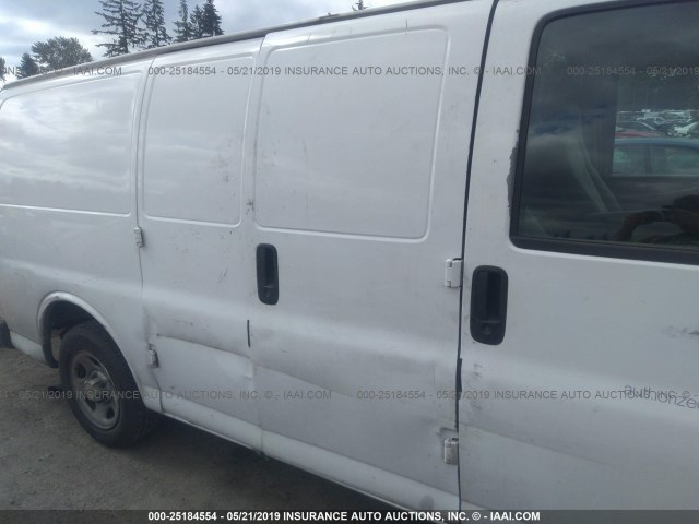 1GCEG15X131205158 - 2003 CHEVROLET EXPRESS G1500  WHITE photo 6