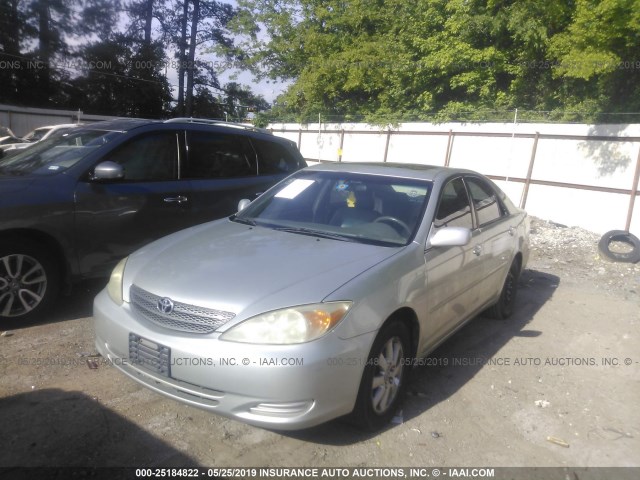 JTDBF30K520018538 - 2002 TOYOTA CAMRY LE/XLE/SE SILVER photo 2