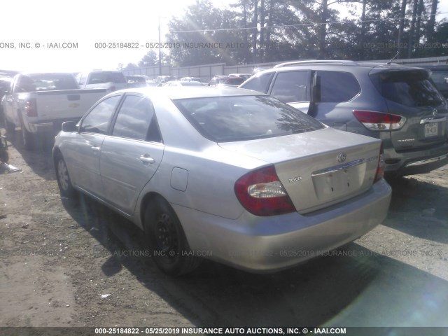 JTDBF30K520018538 - 2002 TOYOTA CAMRY LE/XLE/SE SILVER photo 3