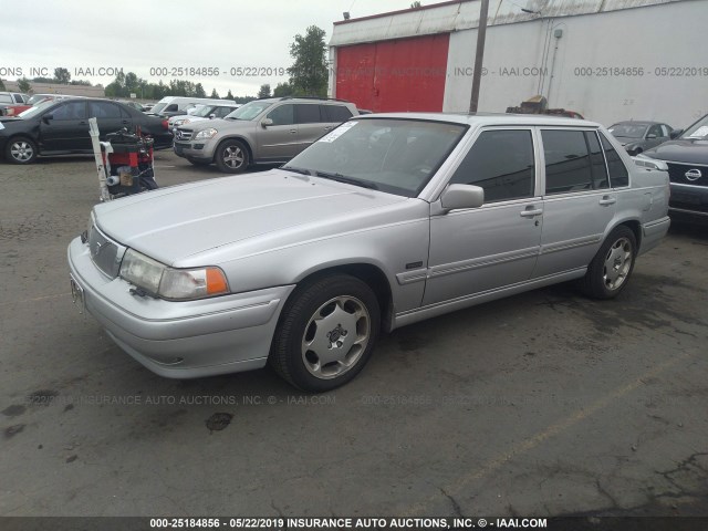 YV1KS9602W1124055 - 1998 VOLVO S90 SILVER photo 2