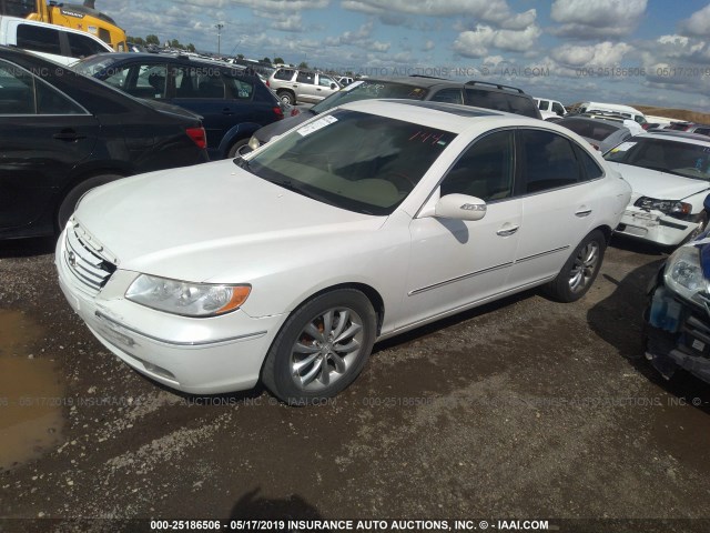 KMHFC46F57A200716 - 2007 HYUNDAI AZERA SE/LIMITED WHITE photo 2