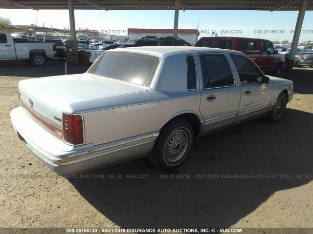 1LNLM83W0PY625294 - 1993 LINCOLN TOWN CAR CARTIER SILVER photo 4