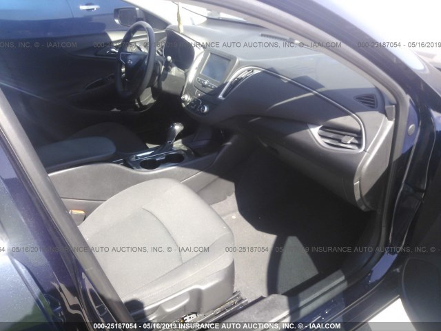 1G1ZB5ST3HF215203 - 2017 CHEVROLET MALIBU LS Қою көк фото 5