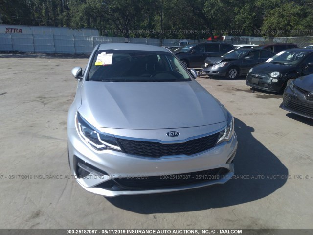 5XXGT4L33KG339582 - 2019 KIA OPTIMA LX/S SILVER photo 6