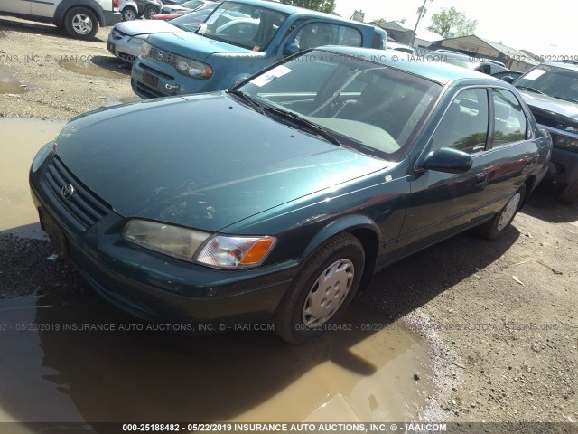 4T1BG28K9WU260965 - 1998 TOYOTA CAMRY CE/LE/XLE GREEN photo 2