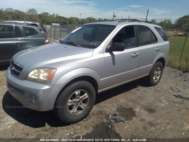 KNDJD733455430535 - 2005 KIA SORENTO EX/LX SILVER photo 2