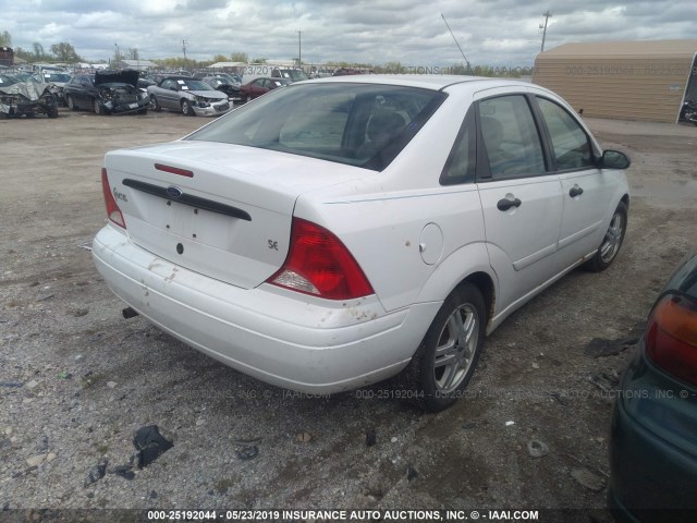 1FAFP34P7YW377129 - 2000 FORD FOCUS SE/SE COMFORT WHITE photo 4