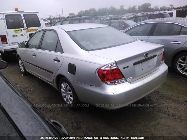 4T1BE32K75U555646 - 2005 TOYOTA CAMRY LE/XLE/SE SILVER photo 3