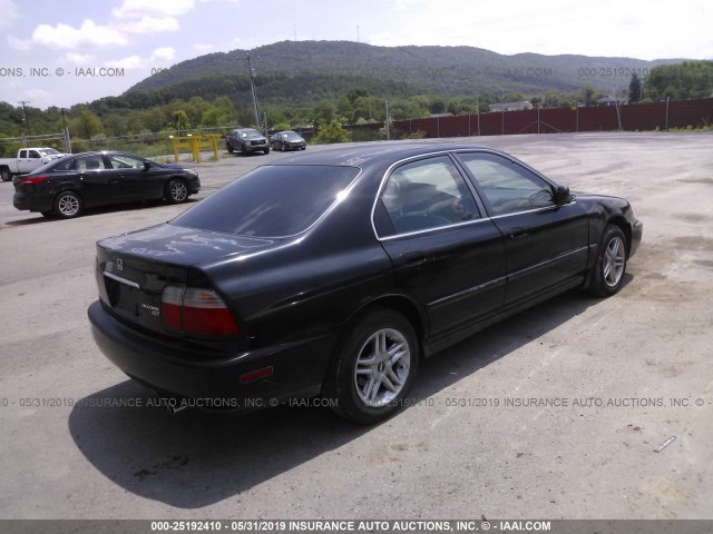 1HGCE6678VA019436 - 1997 HONDA ACCORD EX/EX-R BLACK photo 4