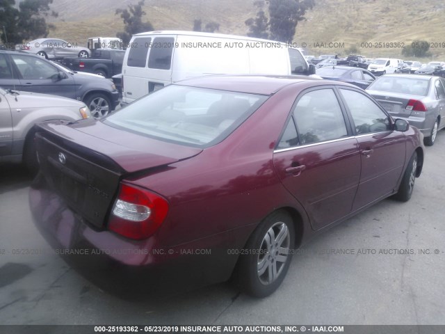 4T1BF30K92U001276 - 2002 TOYOTA CAMRY LE/XLE/SE RED photo 4