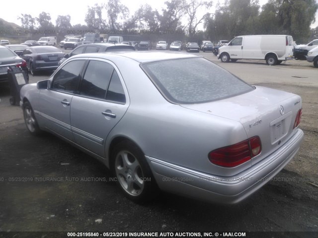 WDBJF70F7WA699922 - 1998 MERCEDES-BENZ E 430 SILVER photo 3