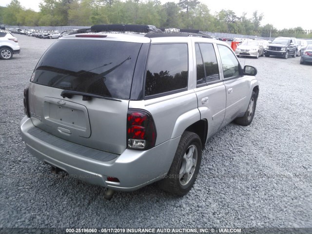 1GNDT13S782131039 - 2008 CHEVROLET TRAILBLAZER LS/LT SILVER photo 4