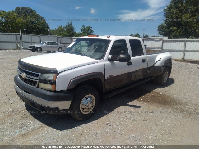 1GCJK33205F801500 - 2005 CHEVROLET SILVERADO K3500 WHITE photo 2