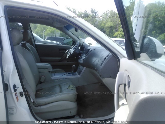 JNRAS08W54X223624 - 2004 INFINITI FX35 WHITE photo 5