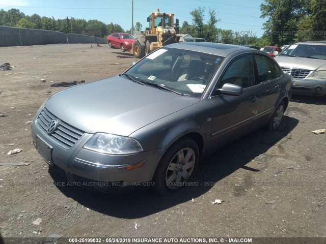 WVWRH63B22P125270 - 2002 VOLKSWAGEN PASSAT GLX GRAY photo 2