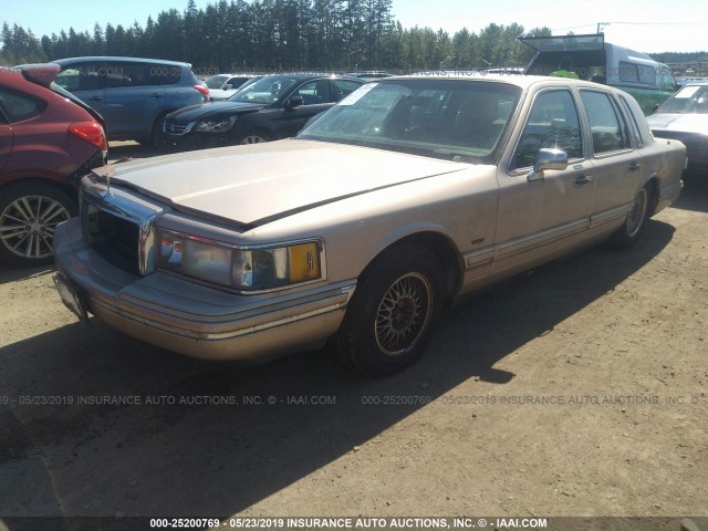 1LNLM81W2PY697469 - 1993 LINCOLN TOWN CAR EXECUTIVE GOLD photo 2