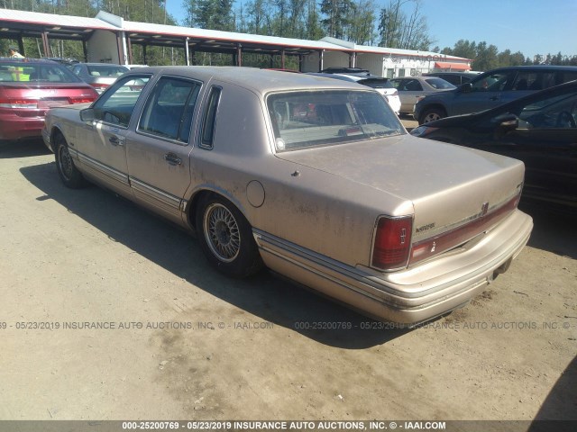 1LNLM81W2PY697469 - 1993 LINCOLN TOWN CAR EXECUTIVE GOLD photo 3