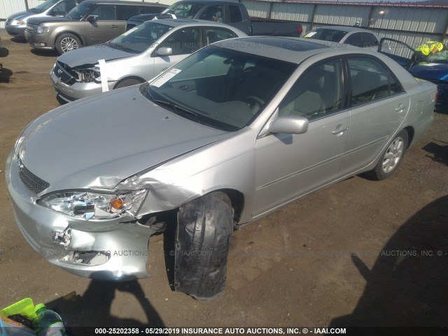 4T1BE30KX3U737681 - 2003 TOYOTA CAMRY LE/XLE/SE SILVER photo 2