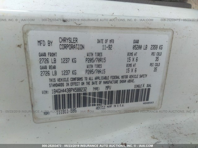 1B4GH4438PX588232 - 1993 DODGE GRAND CARAVAN  WHITE photo 9