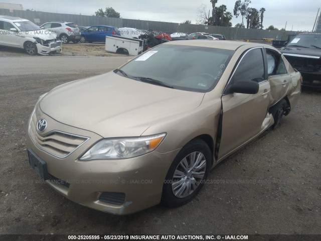 4T1BF3EK9AU049710 - 2010 TOYOTA CAMRY SE/LE/XLE GOLD photo 2