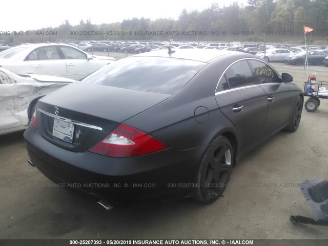 WDDDJ72X98A117847 - 2008 MERCEDES-BENZ CLS 550 BLACK photo 4