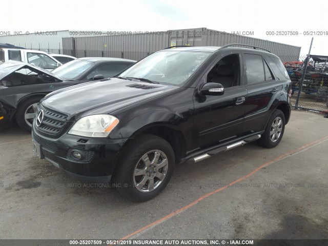 4JGBB86E26A084177 - 2006 MERCEDES-BENZ ML BLACK photo 2