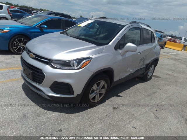 KL7CJLSB1HB224529 - 2017 CHEVROLET TRAX SILVER photo 2