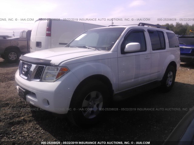 5N1AR18WX5C725650 - 2005 NISSAN PATHFINDER LE/SE/XE WHITE photo 2