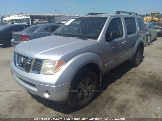 5N1AR18UX6C609610 - 2006 NISSAN PATHFINDER LE/SE/XE SILVER photo 2