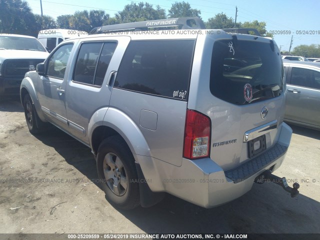 5N1AR18UX6C609610 - 2006 NISSAN PATHFINDER LE/SE/XE SILVER photo 3