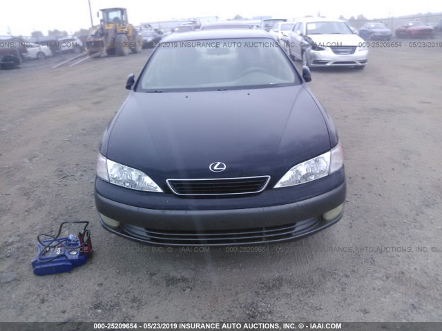 JT8BF28G9W5028328 - 1998 LEXUS ES 300 BLACK photo 6