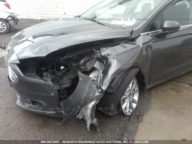 3FA6P0H76HR131118 - 2017 FORD FUSION SE GRAY photo 6