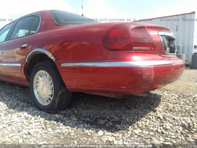 1LNFM97V0WY628201 - 1998 LINCOLN CONTINENTAL  RED photo 6