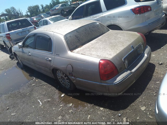 1LNHM81W43Y604399 - 2003 LINCOLN TOWN CAR EXECUTIVE SILVER photo 3