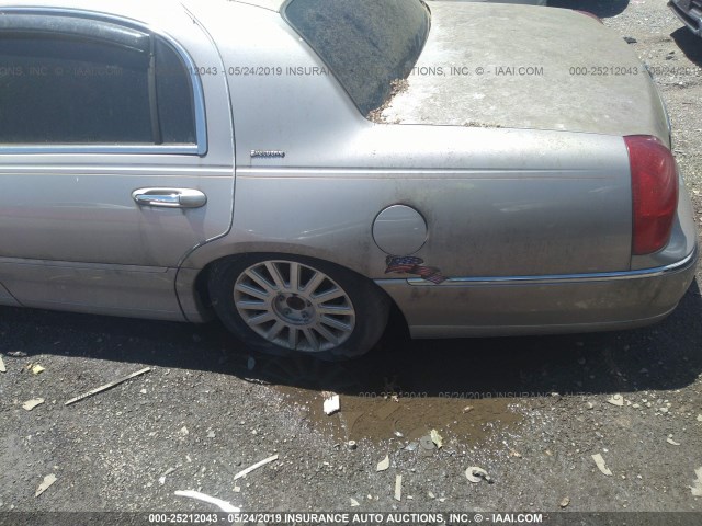 1LNHM81W43Y604399 - 2003 LINCOLN TOWN CAR EXECUTIVE SILVER photo 6