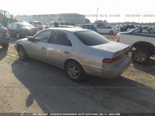 4T1BG22K8WU367787 - 1998 TOYOTA CAMRY CE/LE/XLE GOLD photo 3