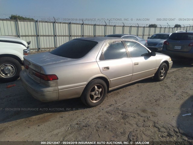 4T1BG22K8WU367787 - 1998 TOYOTA CAMRY CE/LE/XLE GOLD photo 4