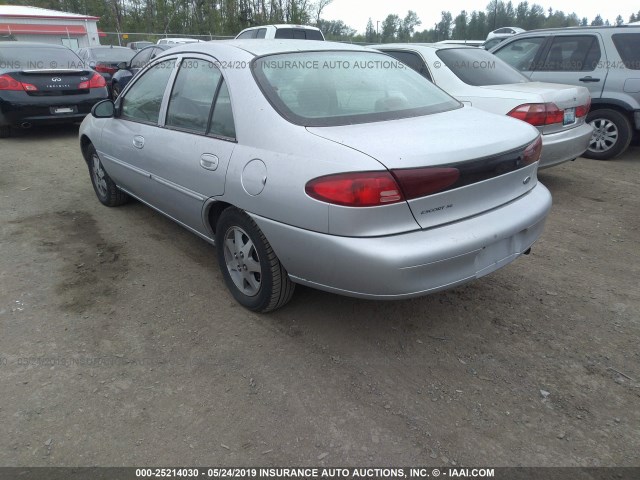 1FAFP13P5XW258547 - 1999 FORD ESCORT SE SILVER photo 3