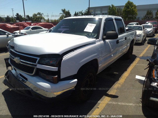 2GCEC13Z961296744 - 2006 CHEVROLET SILVERADO C1500 WHITE photo 2