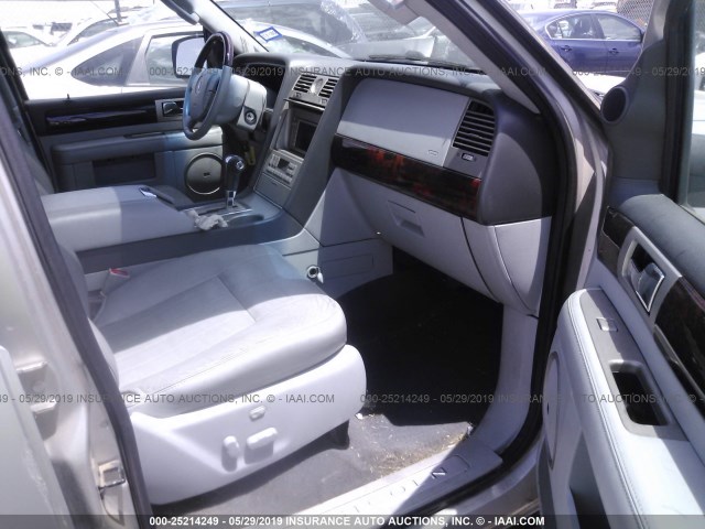 5LMFU27566LJ26665 - 2006 LINCOLN NAVIGATOR 银色 照片 5