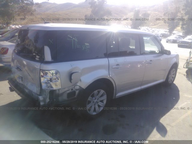 2FMGK5BCXBBD28715 - 2011 FORD FLEX SE SILVER photo 4